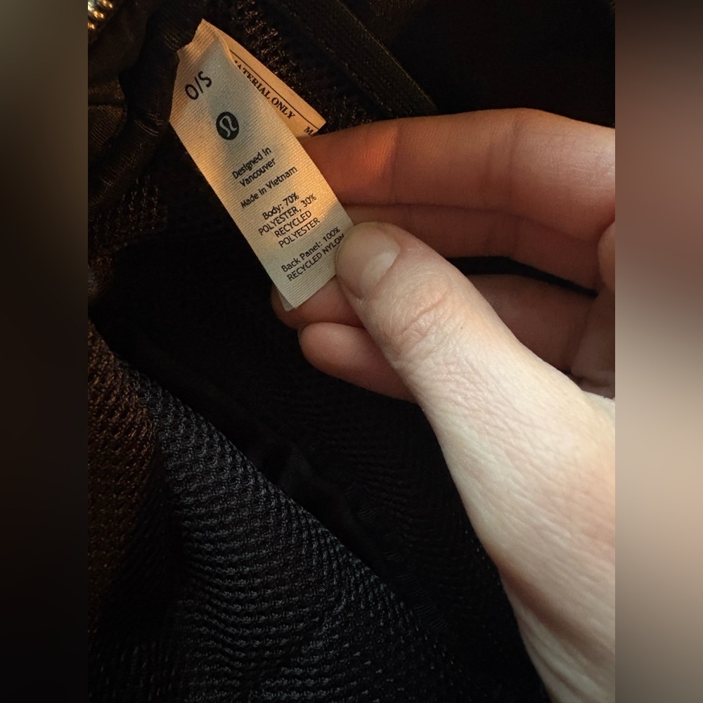 LULULEMON “EVERYWHERE” BELT BAG in fleece/sherpa - Picture 9 of 10